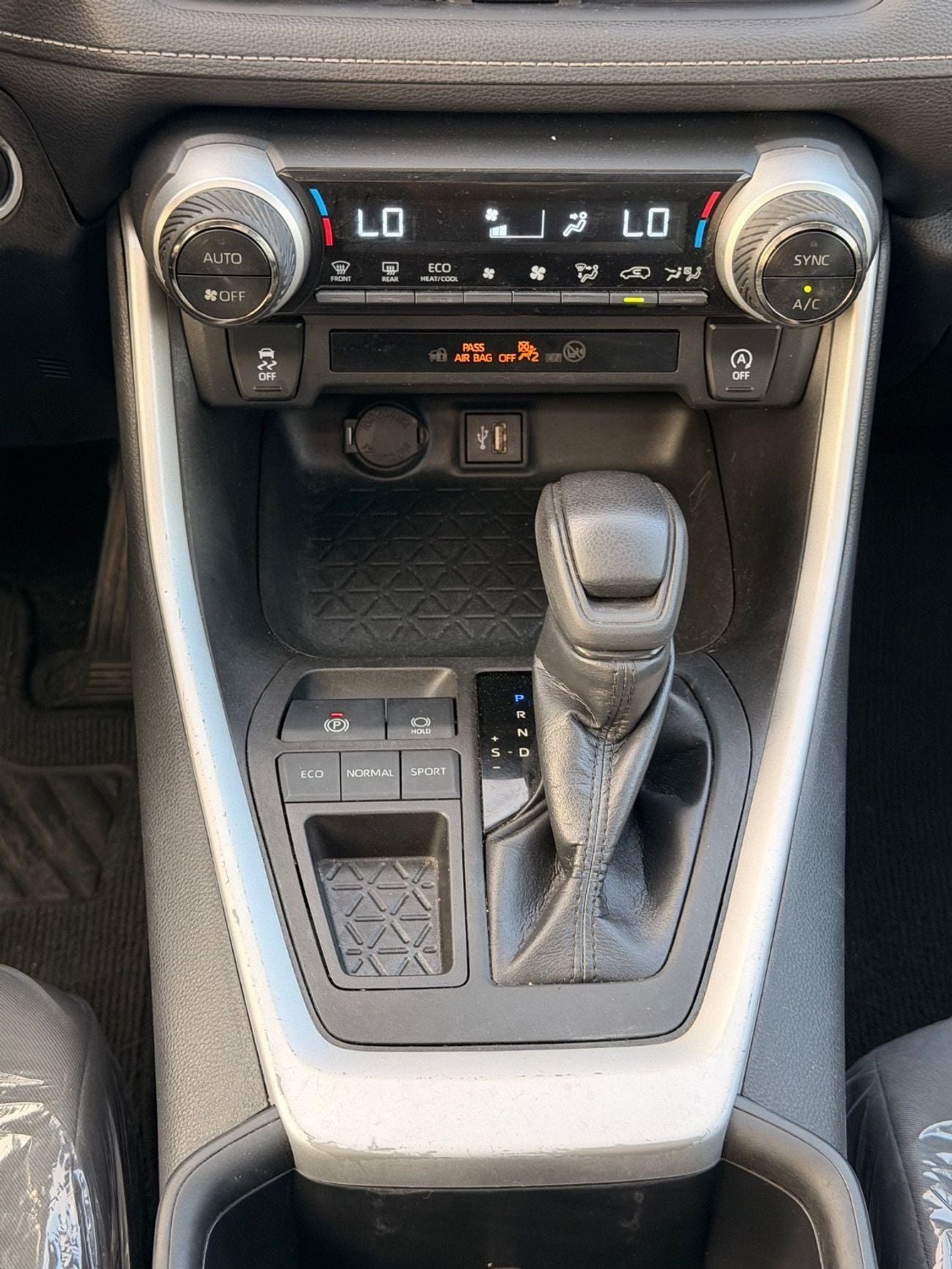 Toyota RAV4 XLE 2.5L Full Option