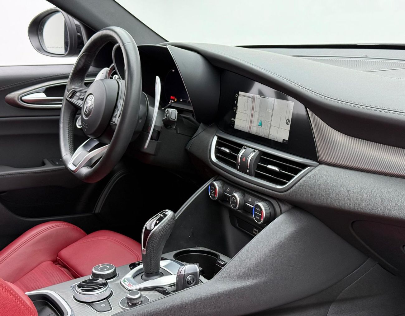 ألفا روميو جوليا 2024 Alfa Romeo Giulia Veloce Q2 MCA, 2028 Agency Warranty  Service Contract, Agency FSH, GCC