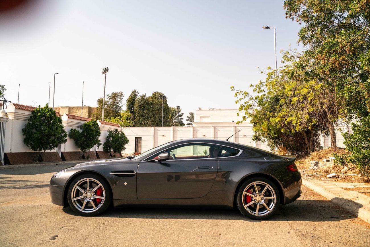 أستون مارتن فانتيج V8 Vantage Manual