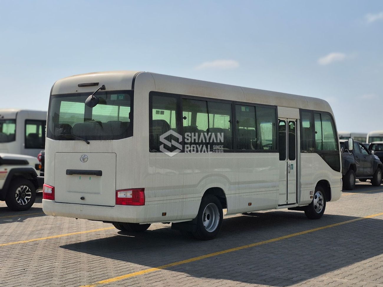 تويوتا كوستر LHD 2.7L DLX PETROL 4CYL 23-SEATER MT 2025MY