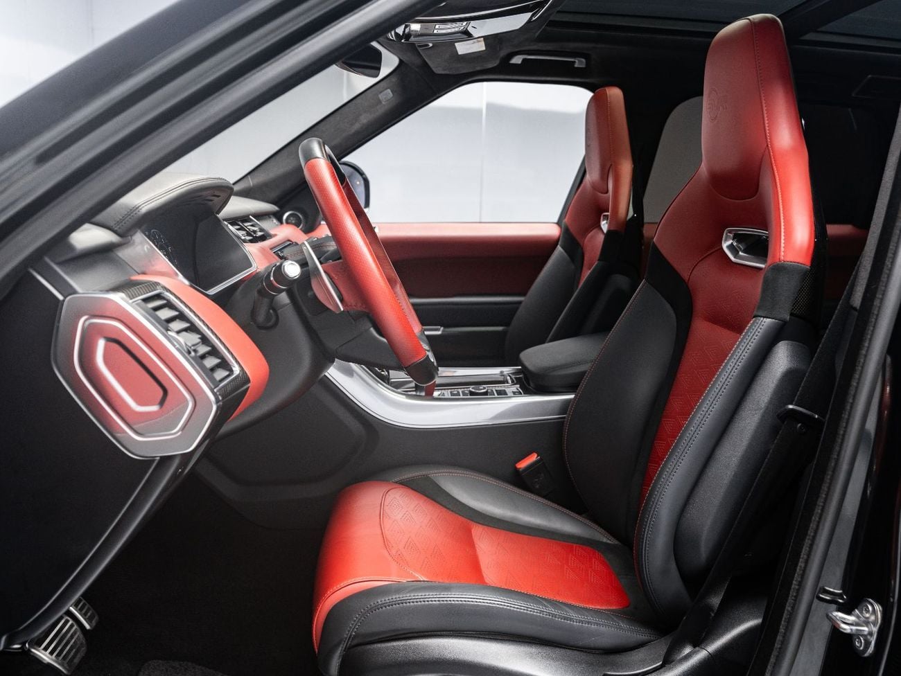 لاند روفر رينج روفر سبورت 2022 Range Rover SVR Carbon Edition, 5.0 SC V8, 4WD, 575bhp, 8 Speed Automatic.