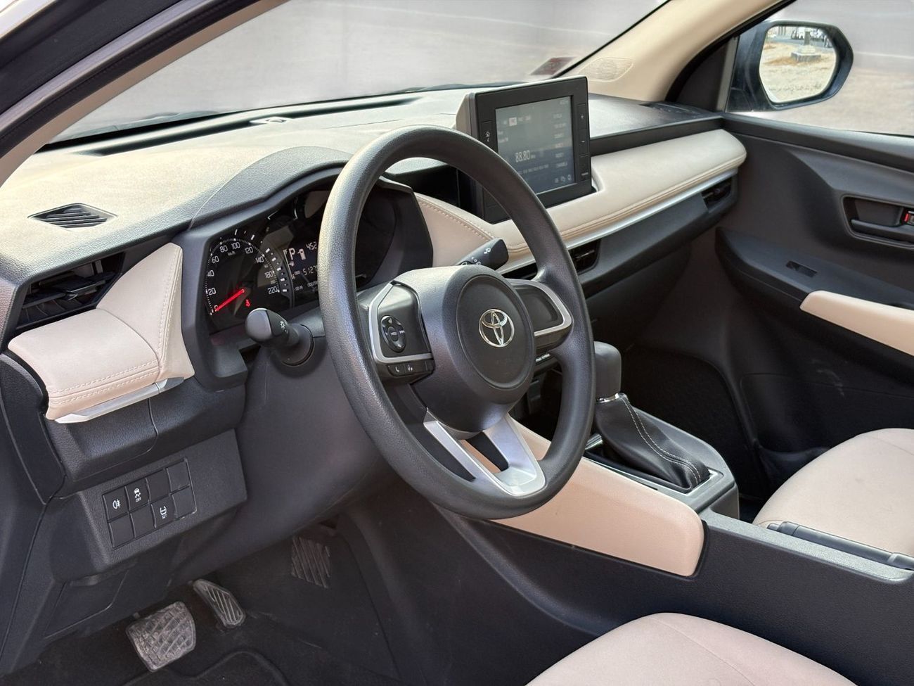 تويوتا يارس 1.5L I4 | 2023 | GCC SPECS | LOW MILEAGE | AED 670 per month