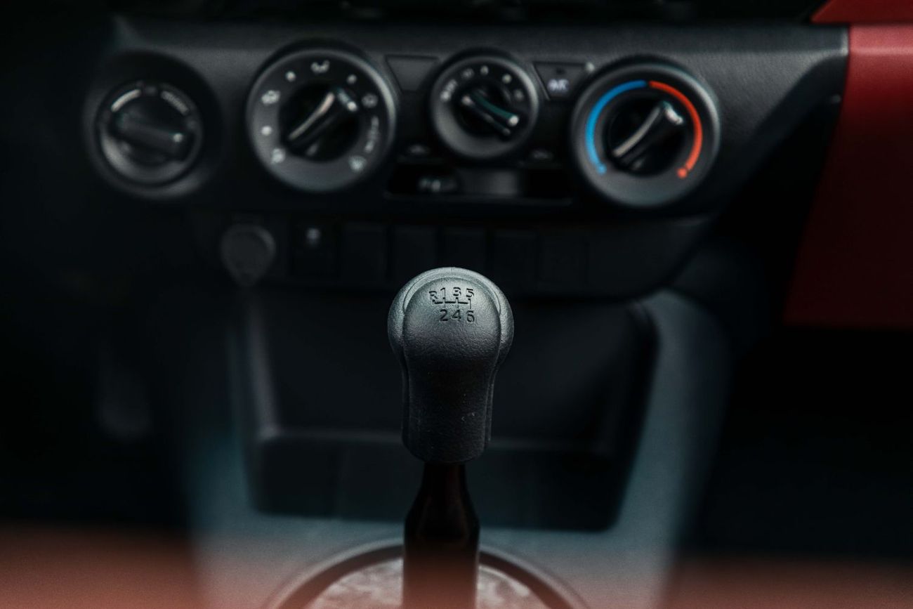 تويوتا هيلوكس 2.4L - Platinum White Pearl Inside Maroon | Export Only