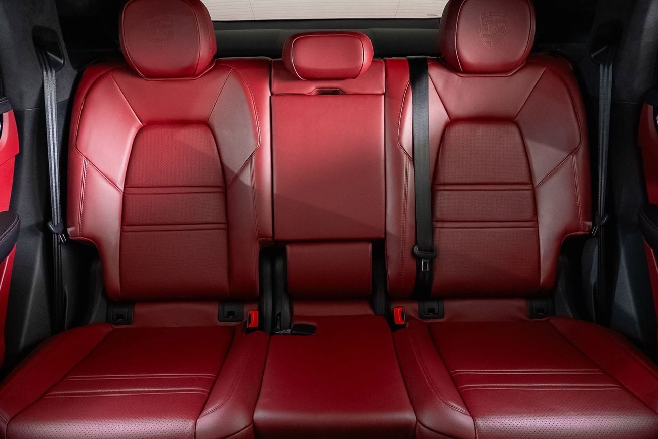 بورش كايان GTS Coupe