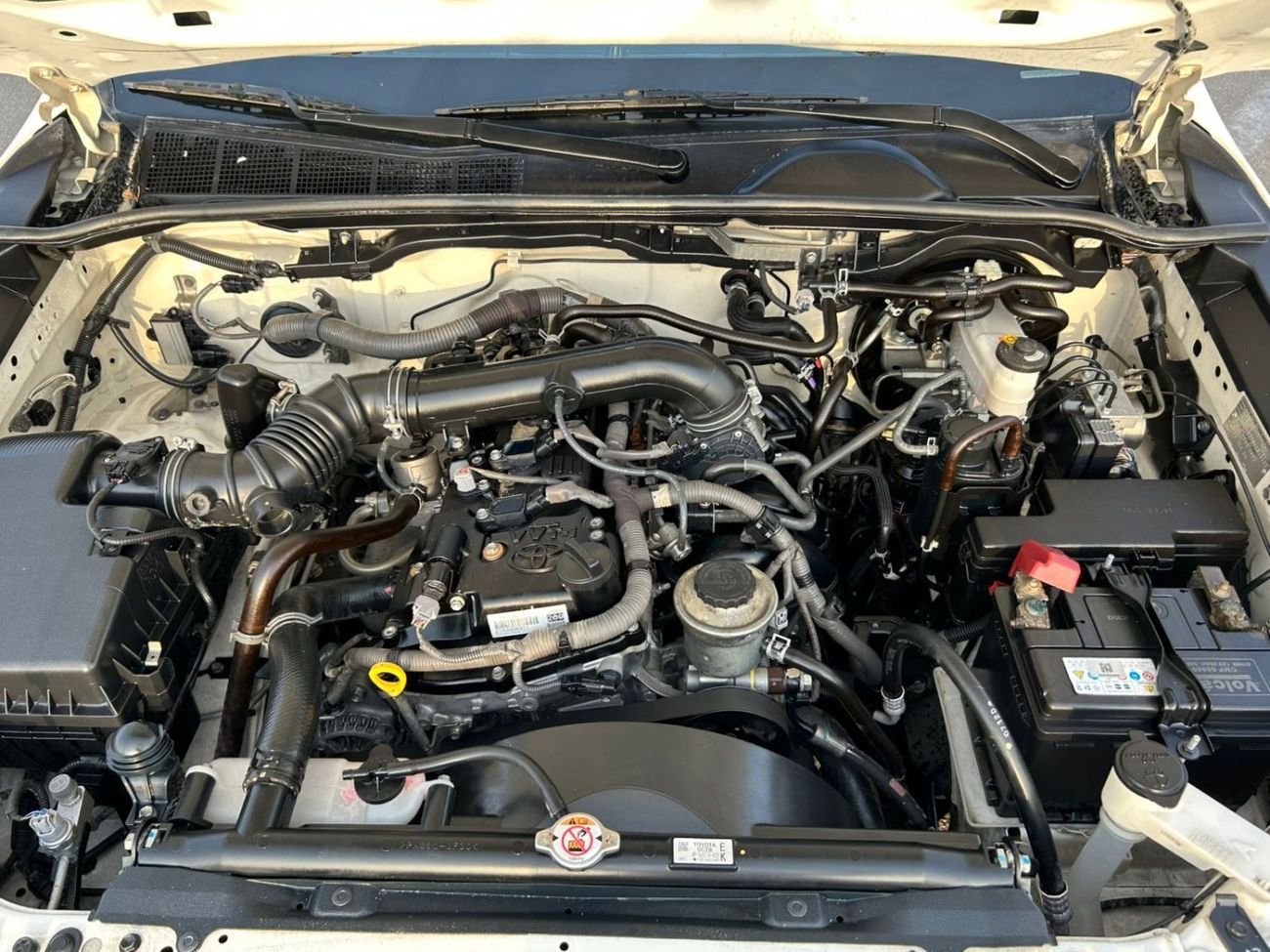 تويوتا هيلوكس 2021 Toyota Hilux 4x4 AWD - Petrol Automatic - No accident