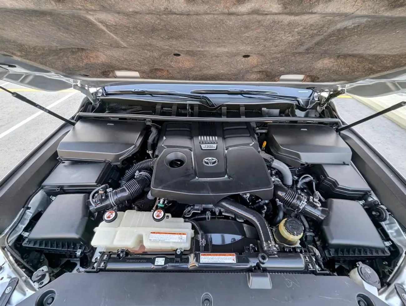 تويوتا لاند كروزر VXR 3.5L Twin Turbo | GCC Specs | Full Option | Luxury SUV