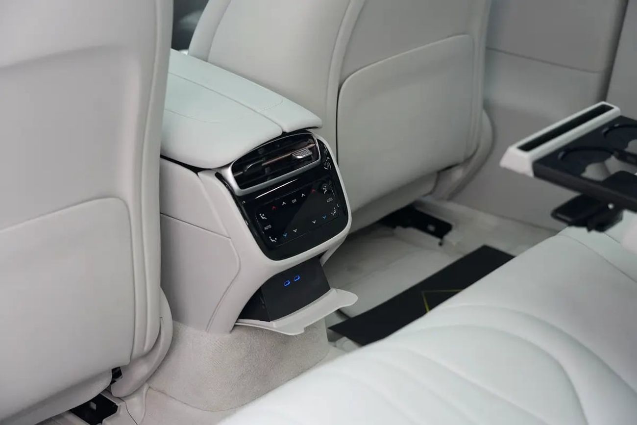 مرسيدس بنز EQE 43 350+ | GCC 60k km | Warranty Service Contract