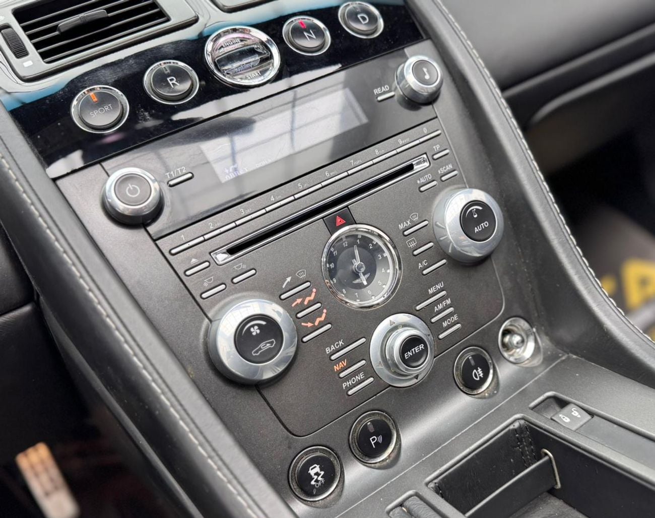 أستون مارتن فانتيج STANDARD 2013 Aston Martin Vantage, Full Service History, Excellent Condition