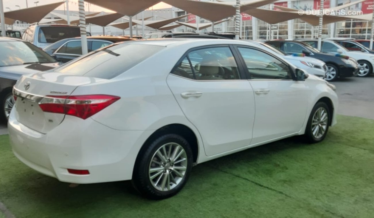 Toyota Corolla Gulf number one fingerprint slot, rear camera, control screen, cruise control, sensors, in excellent