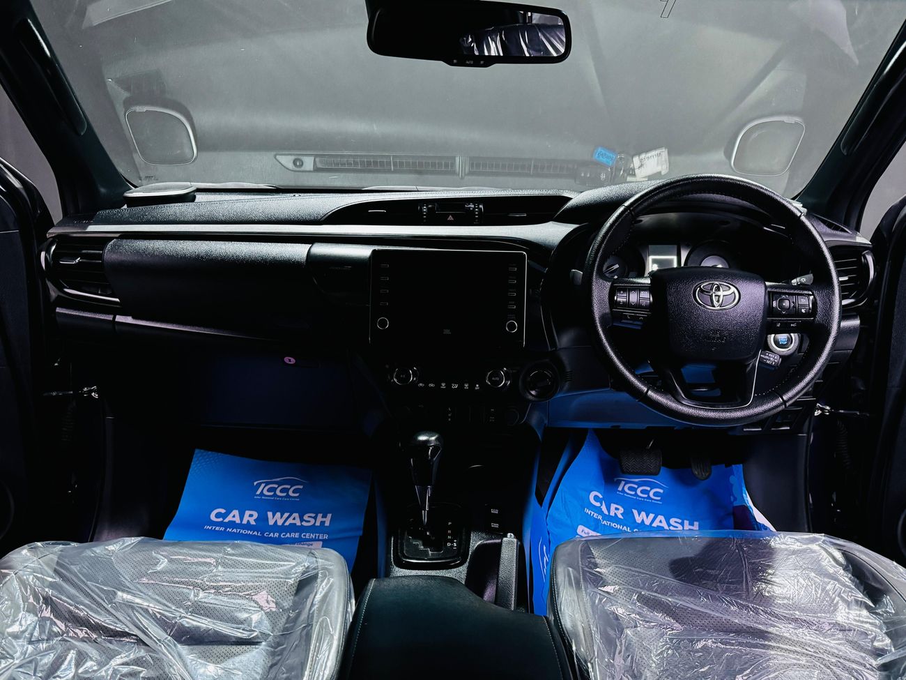 تويوتا هيلوكس RUGGED.X