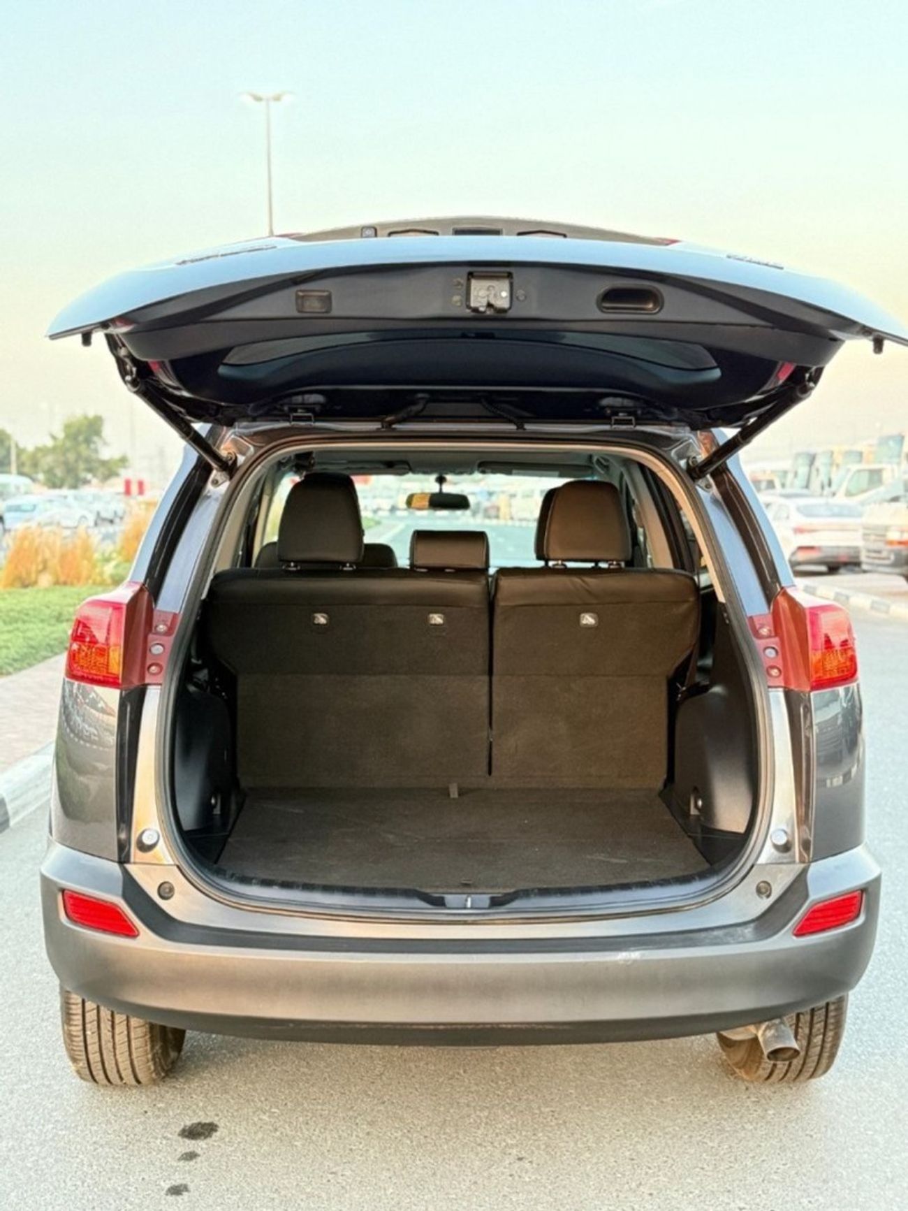 Toyota RAV4 VXR 2.5L XLE Sunroof, leather seats