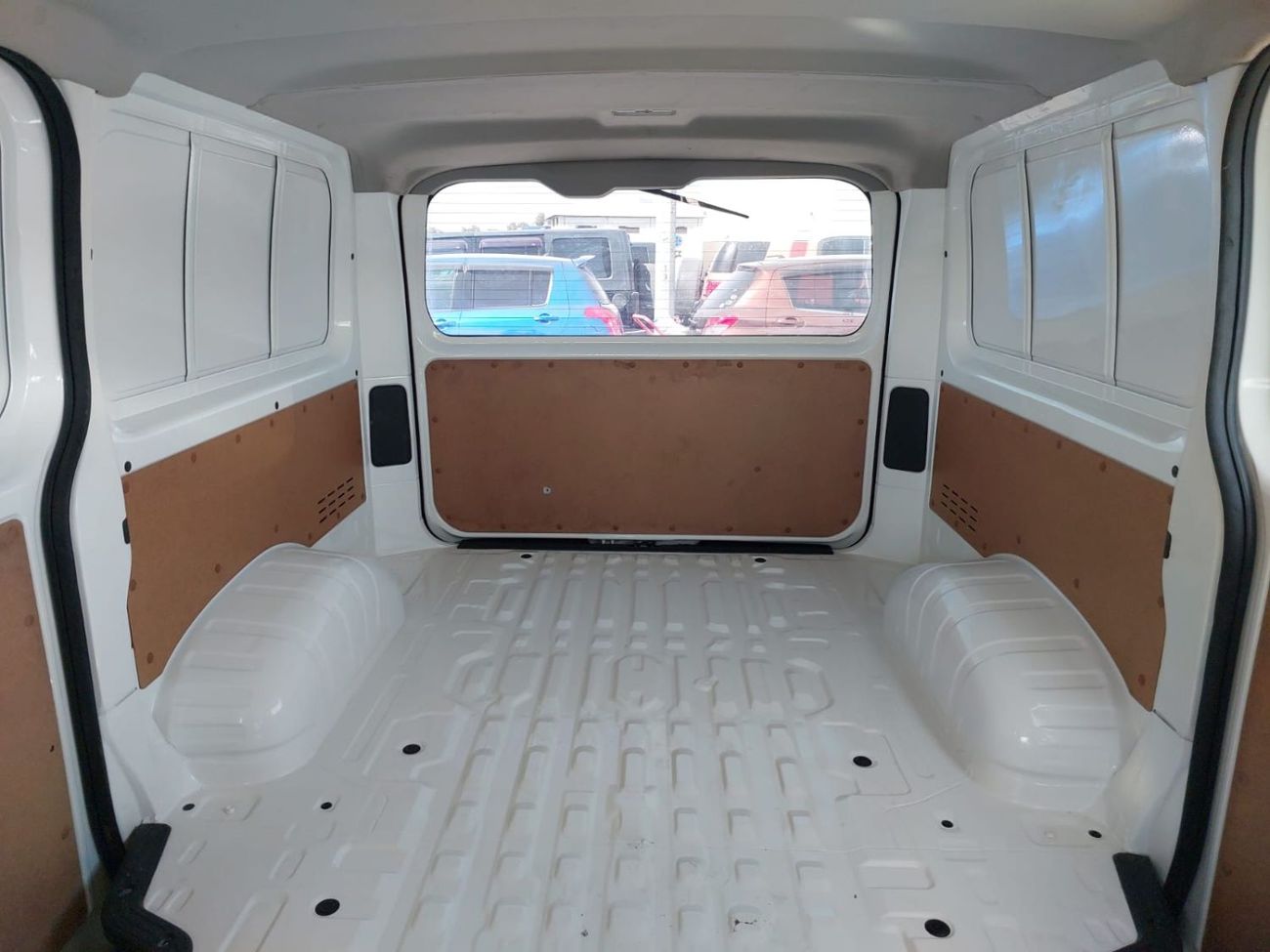 Toyota Hiace (RAMADAN OFFER) TOYOTA HIACE VAN RHD 2020 MODEL 2.8 L DIESEL AUTOMATIC(PM14560)