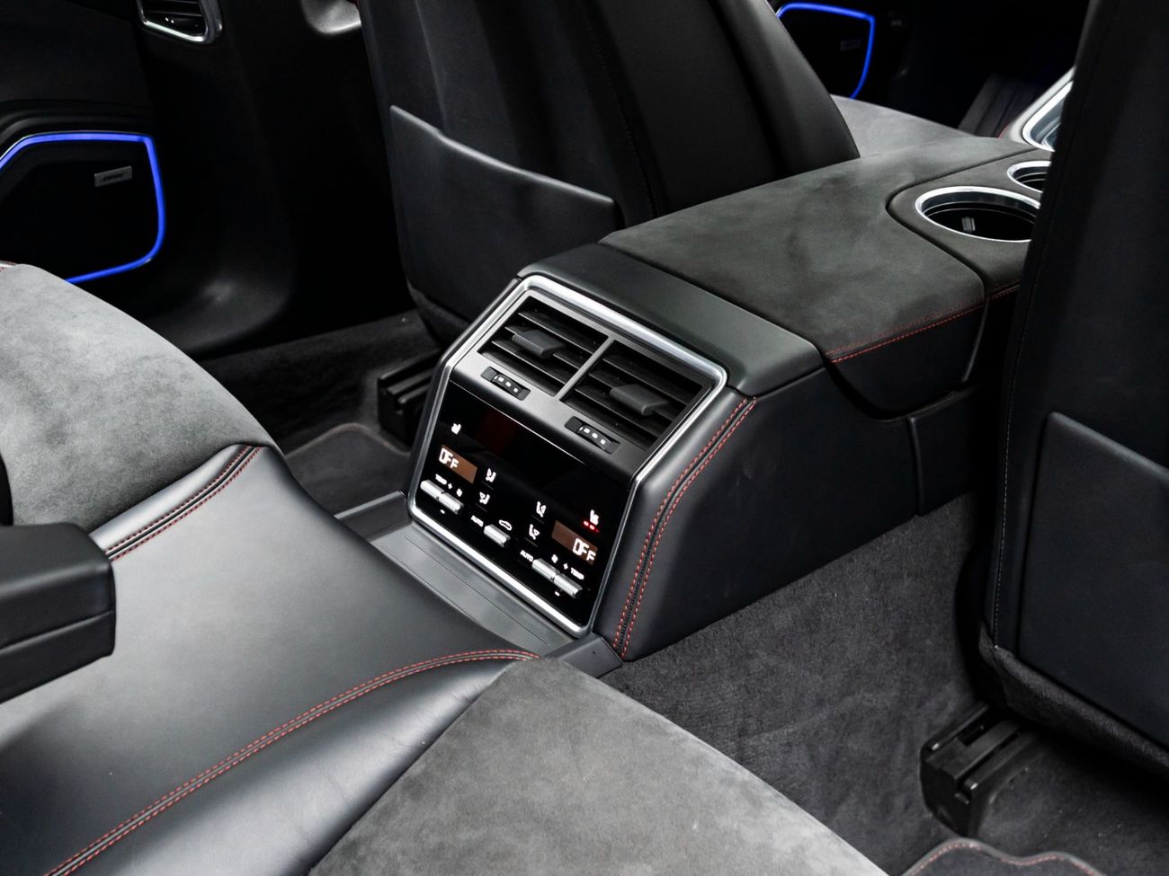 بورش باناميرا GTS 4.0L (454 HP) AWD