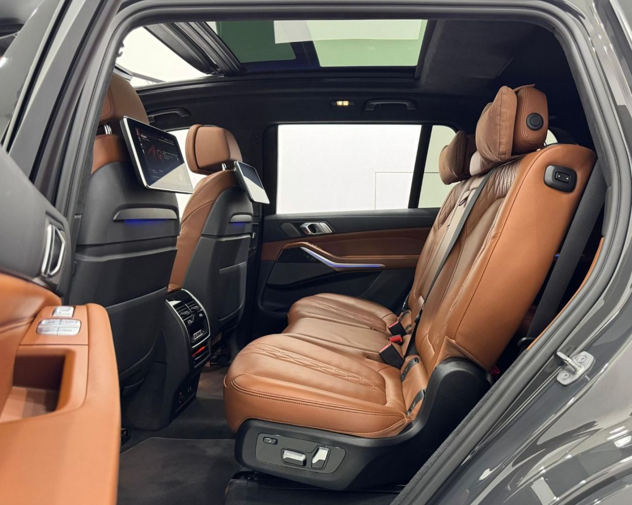 بي أم دبليو X7 40i M Sport Pure 3.0L (335 HP) 2022 BMW X7 xDrive40i M-Sport, 2027 BMW Warranty + Service Pack, Full