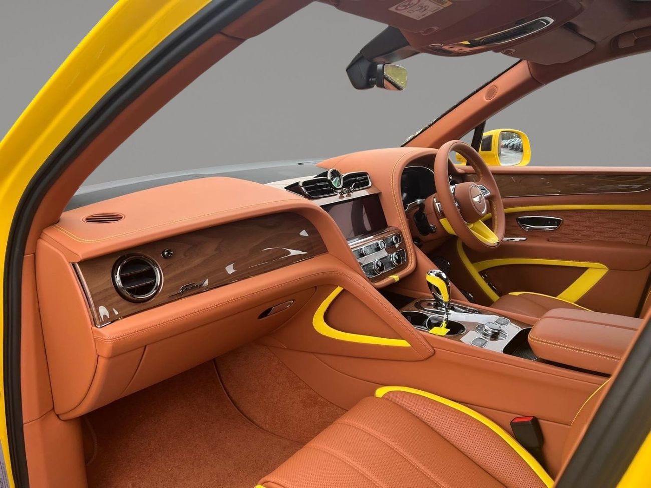 بنتلي بينتايجا 4.0-litre twin-turbo V8,641bhp (EXPORT ONLY) RIGHT HAND DRIVE