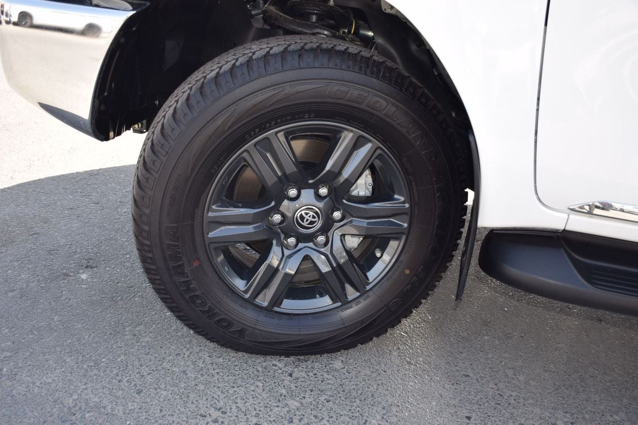 تويوتا هيلوكس 2.7L (4x4) Petrol SR5