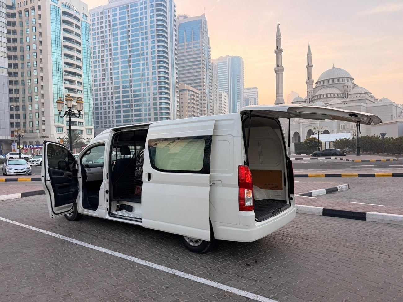 Toyota Hiace DLS - STD ROOF High Roof Super Long Wheelbase 2.8 Diesel Right Hand Drive