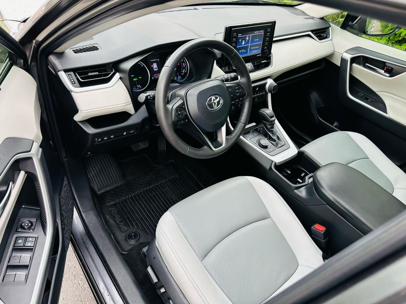 Toyota RAV4 XLE 2.5L Full option