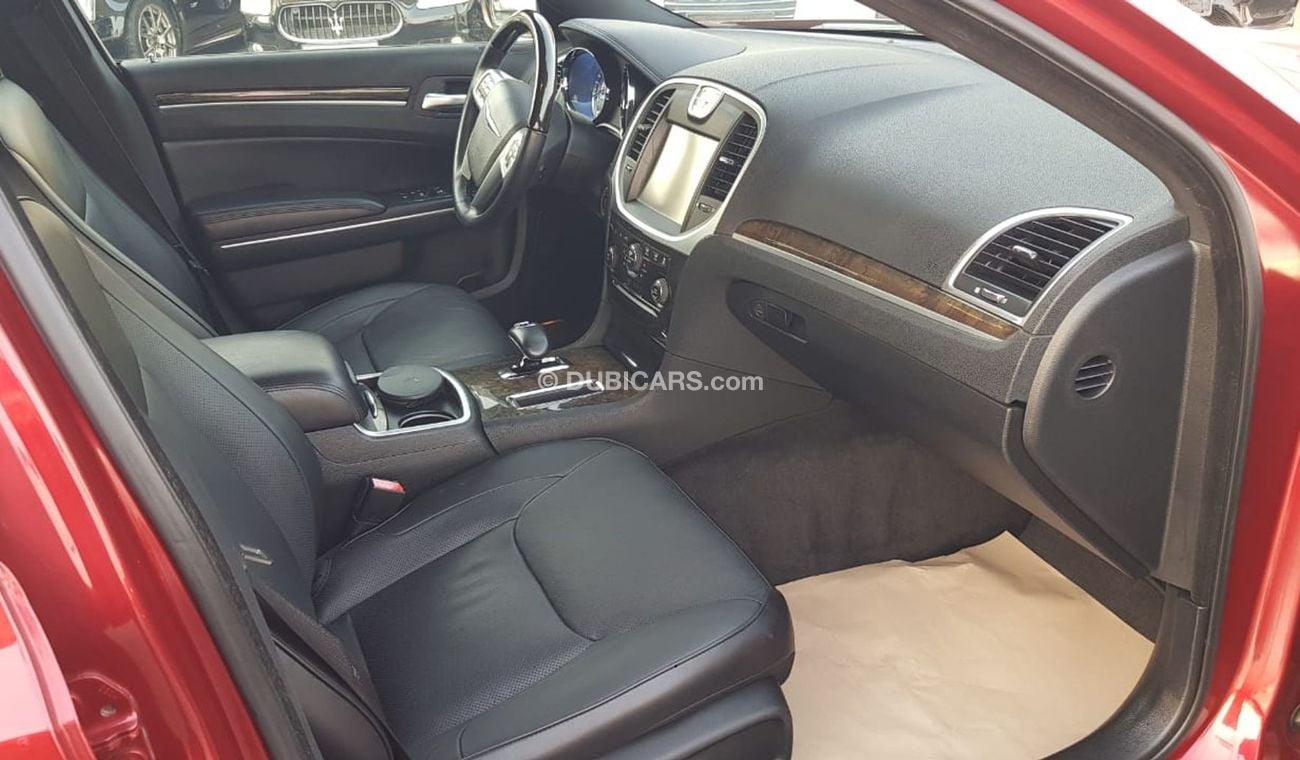 كرايسلر 300C موديل 2012 خليجي  حاله ممتازه من الداخل والخارج مالك واحد من الوكاله تشيكات وكاله 2مفتاح