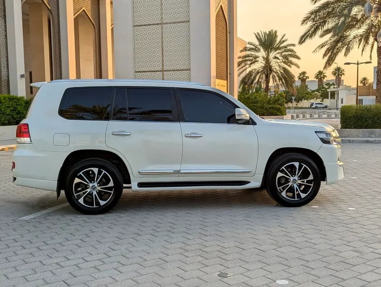 تويوتا لاند كروزر GXR Top Full Option | GCC Specs | V8 4.6L