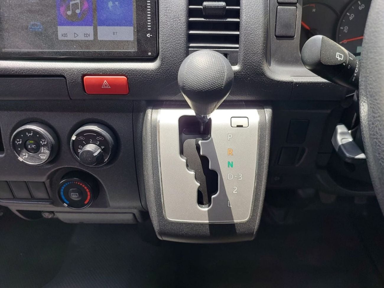 Toyota Hiace TOYOTA HIACE COMMUTER VAN RHD 2016 MODEL 3.0 L DIESEL AUTOMATIC(PM17014)