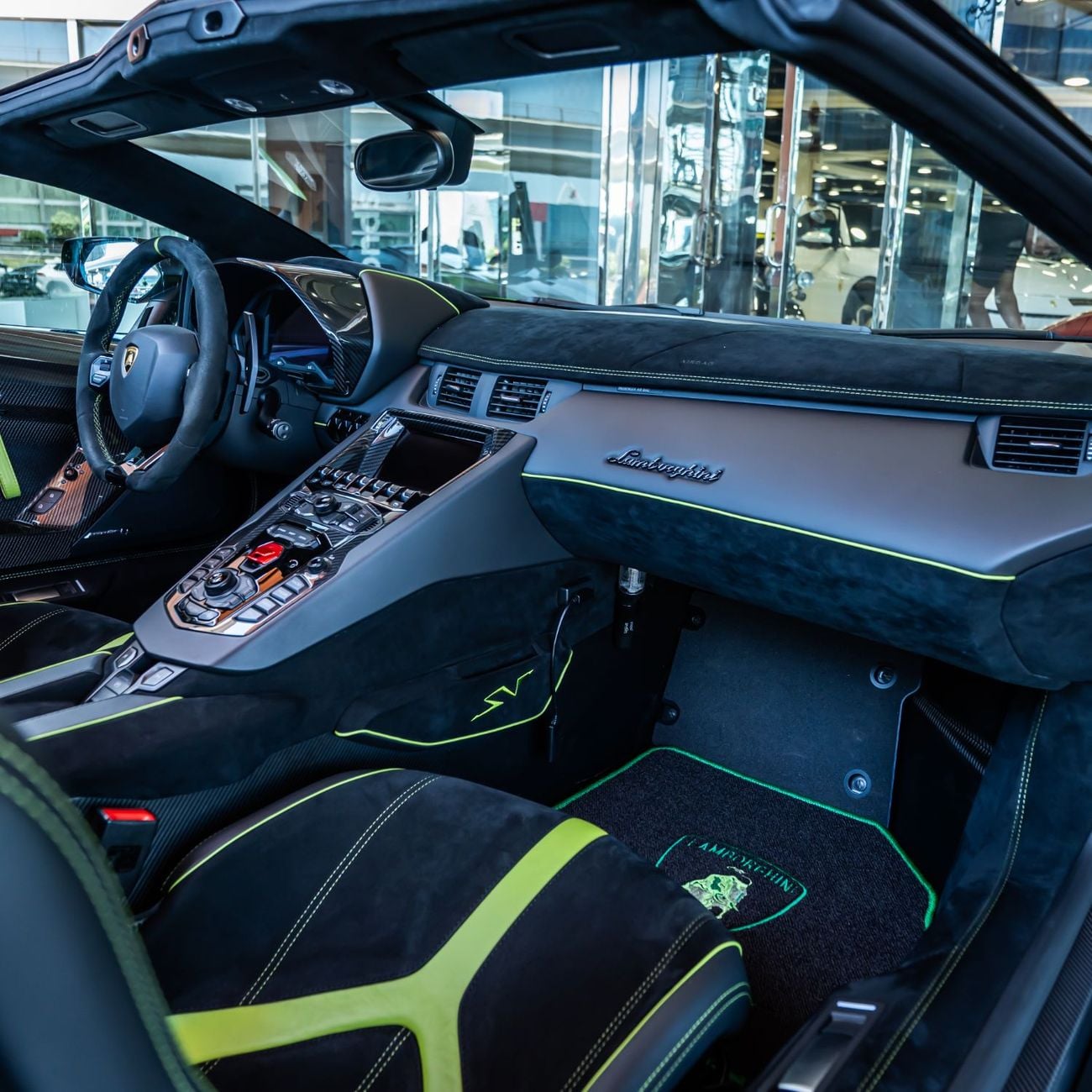 Lamborghini Aventador Roadster 2017 Lamborghini Aventador LP 750-4 Superveloce Roadster | Rare Collector Item