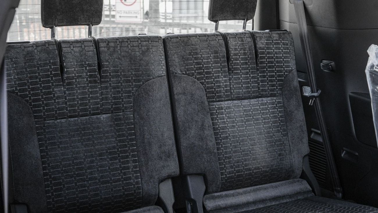 Toyota Land Cruiser 2025 Toyota Land Cruiser GXR 4.0L AT Petrol (White-Black)