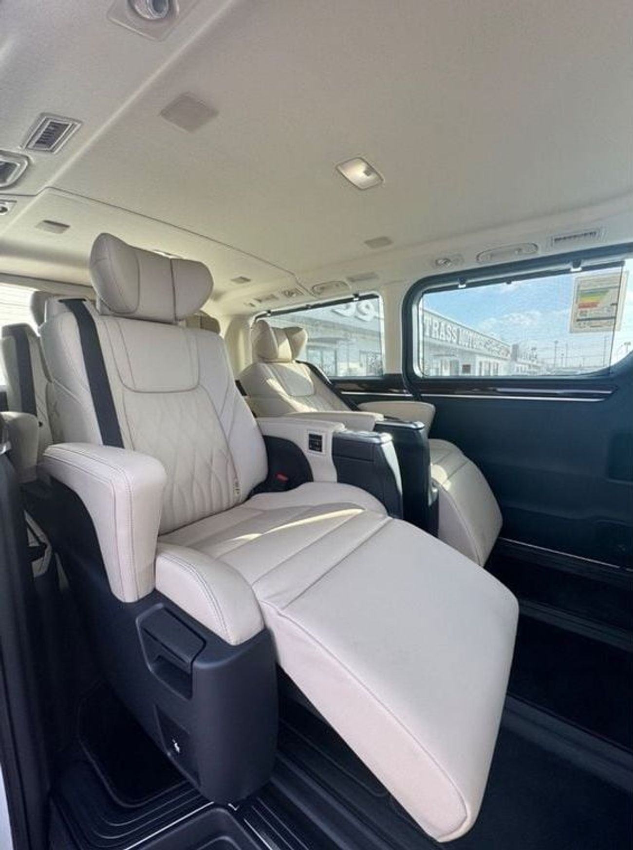 Toyota Granvia Toyota Granvia 3.5 L  Premium  6 seat s