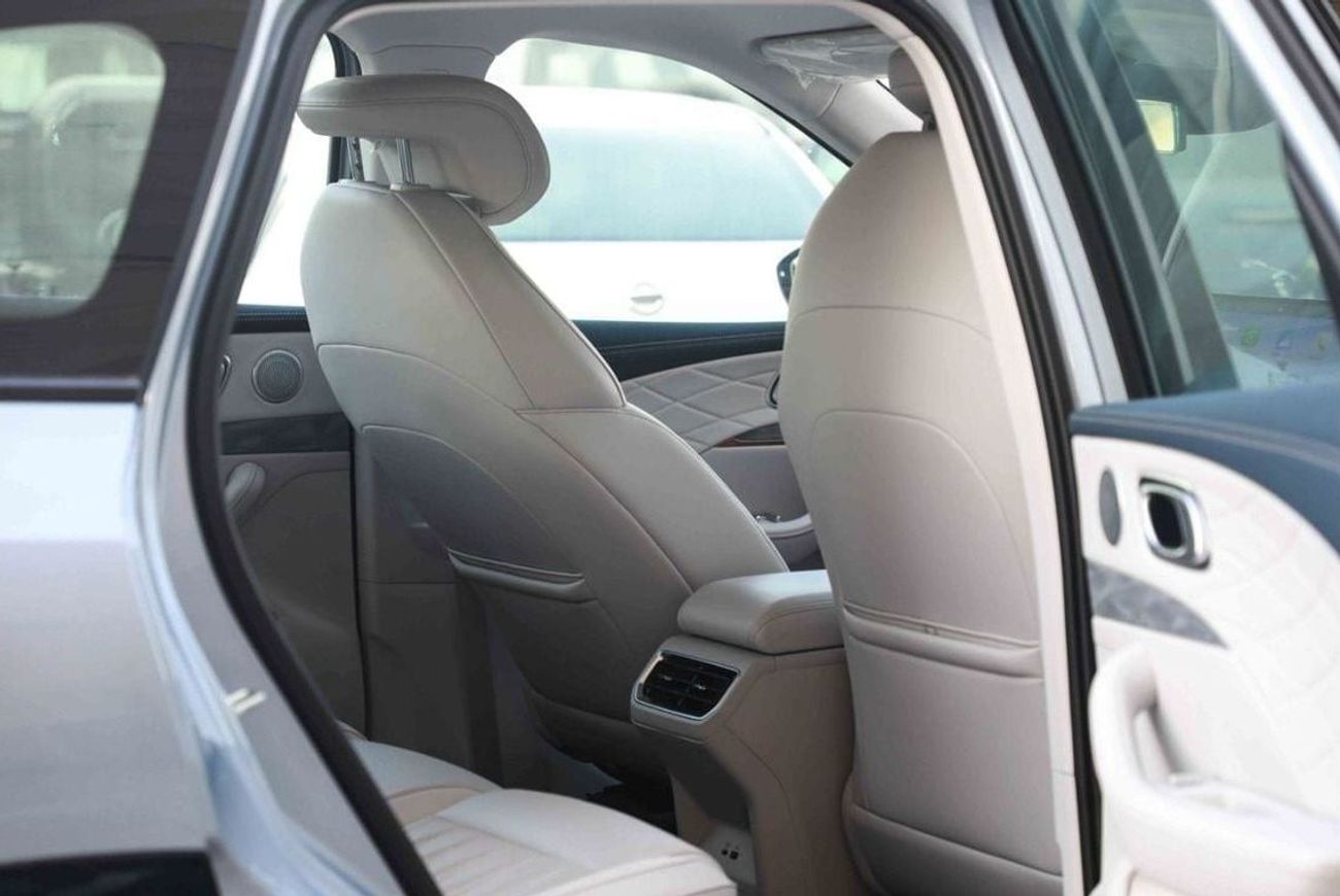 Neta L 2024 NETA L FLASH CHARGE EDITION 1.5 - Plug-in Hybrid - SILVER inside GREY | Export Price