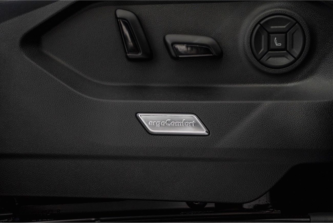 Volkswagen Touareg R-Line 3.0L AWD 2022 Volkswagen Touareg R-Line / Agency Warranty