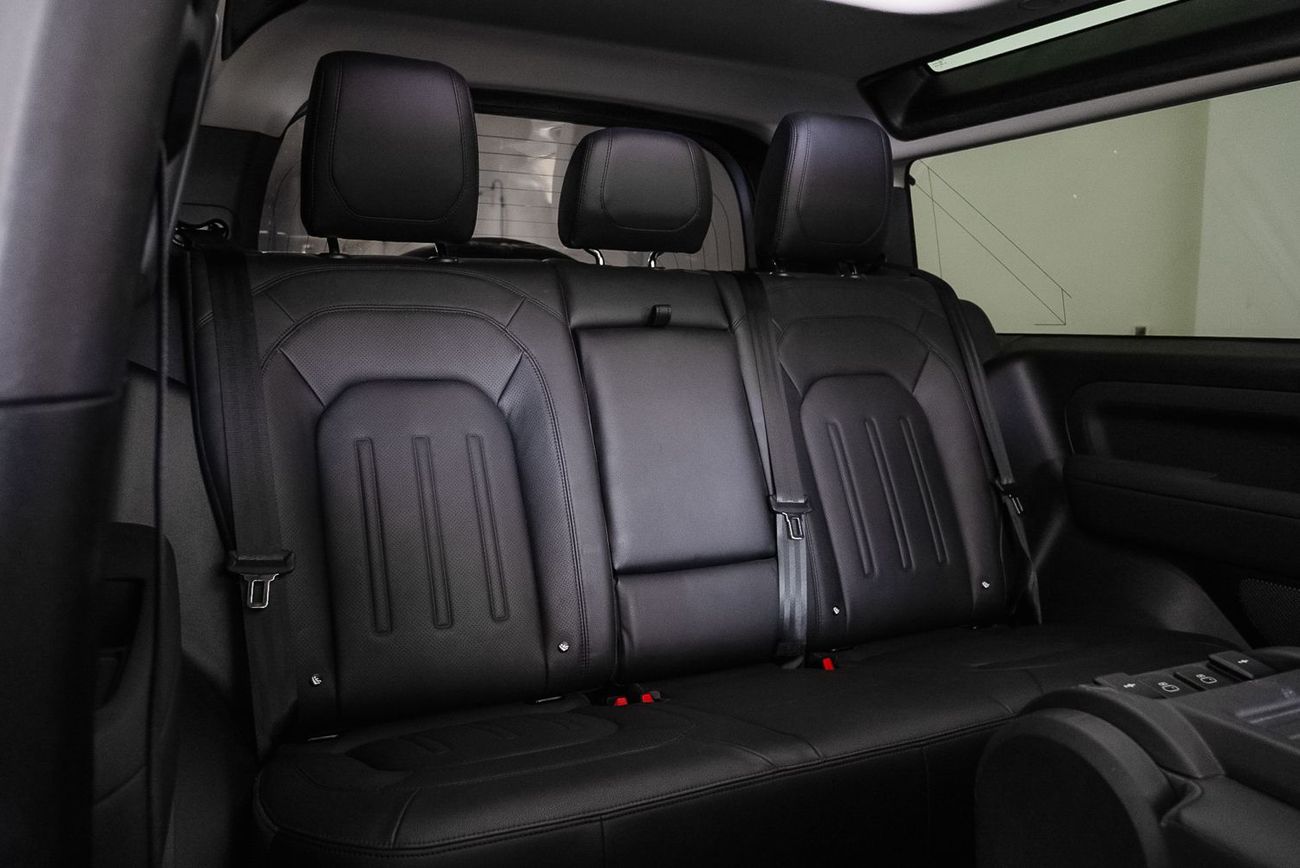لاند روفر ديفندر P400 90 First Edition 3.0L (6 Seater)