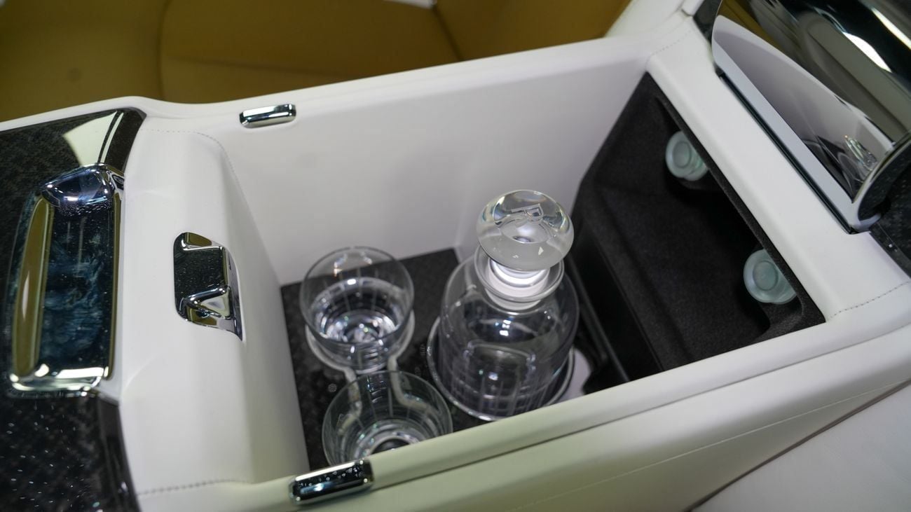 رولز رويس كولينان Rolls Royce Cullinan Black Badge - Bespoke Chartreuse - 2025