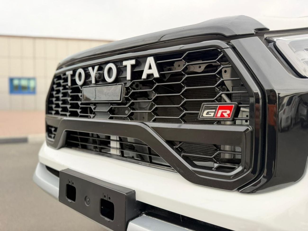 تويوتا هيلوكس ADVENTURE GLX 2.7L Double Cab Utility 4WD A/T