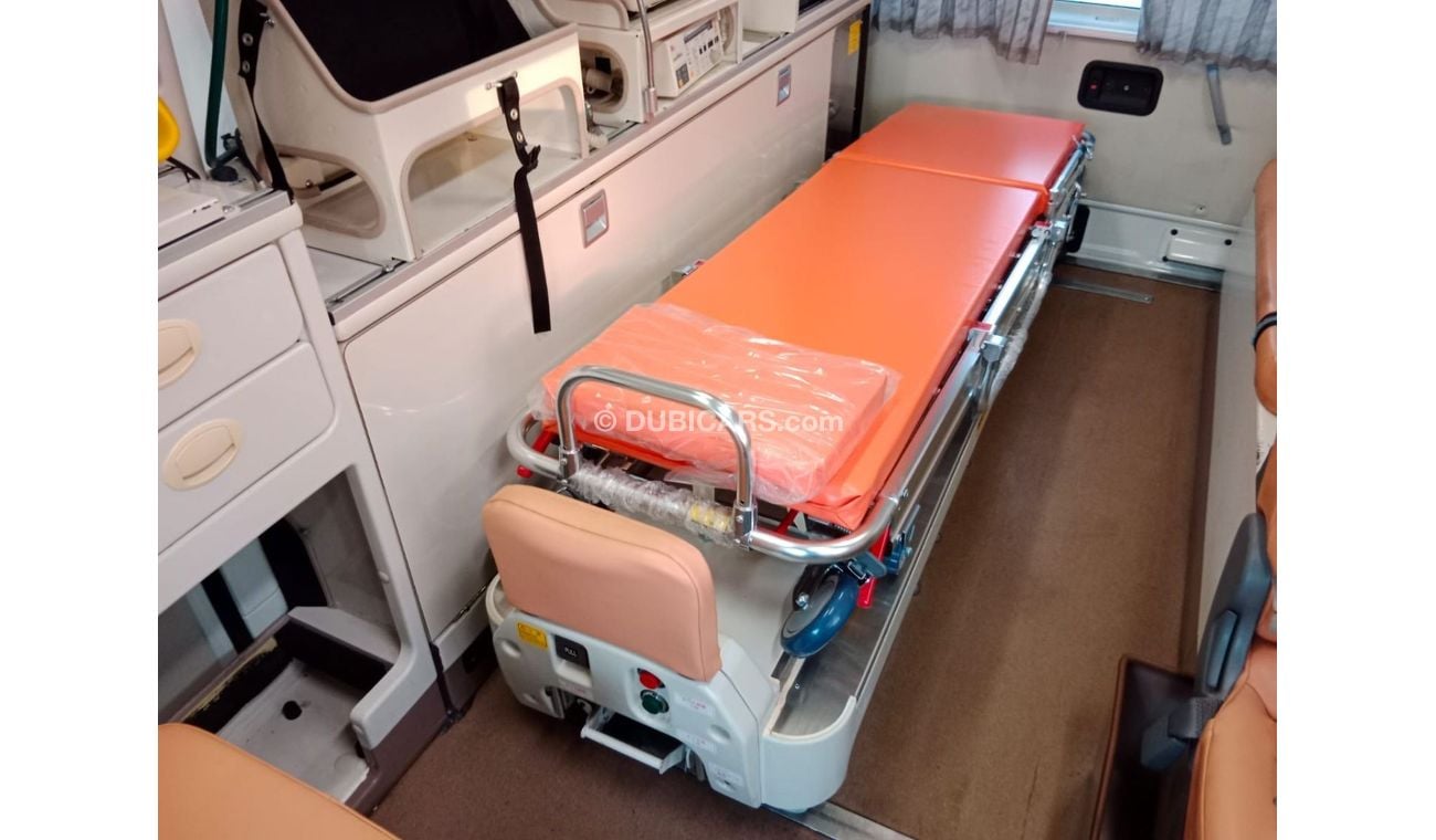 تويوتا هاياس TOYOTA HIACE VAN (AMBULANCE) RIGHT HAND DRIVE(PM53467)