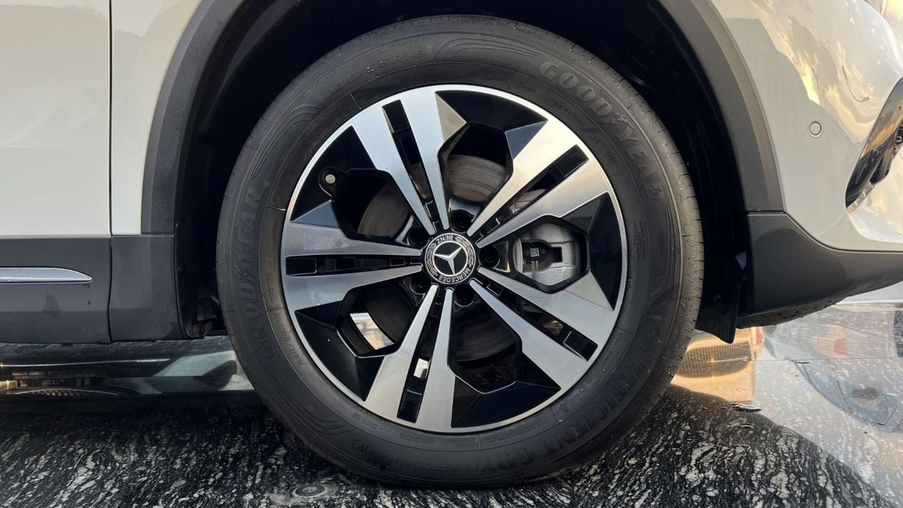 Mercedes-Benz GLA 200 Mercedes-Benz GLA 200 1.3L Petrol