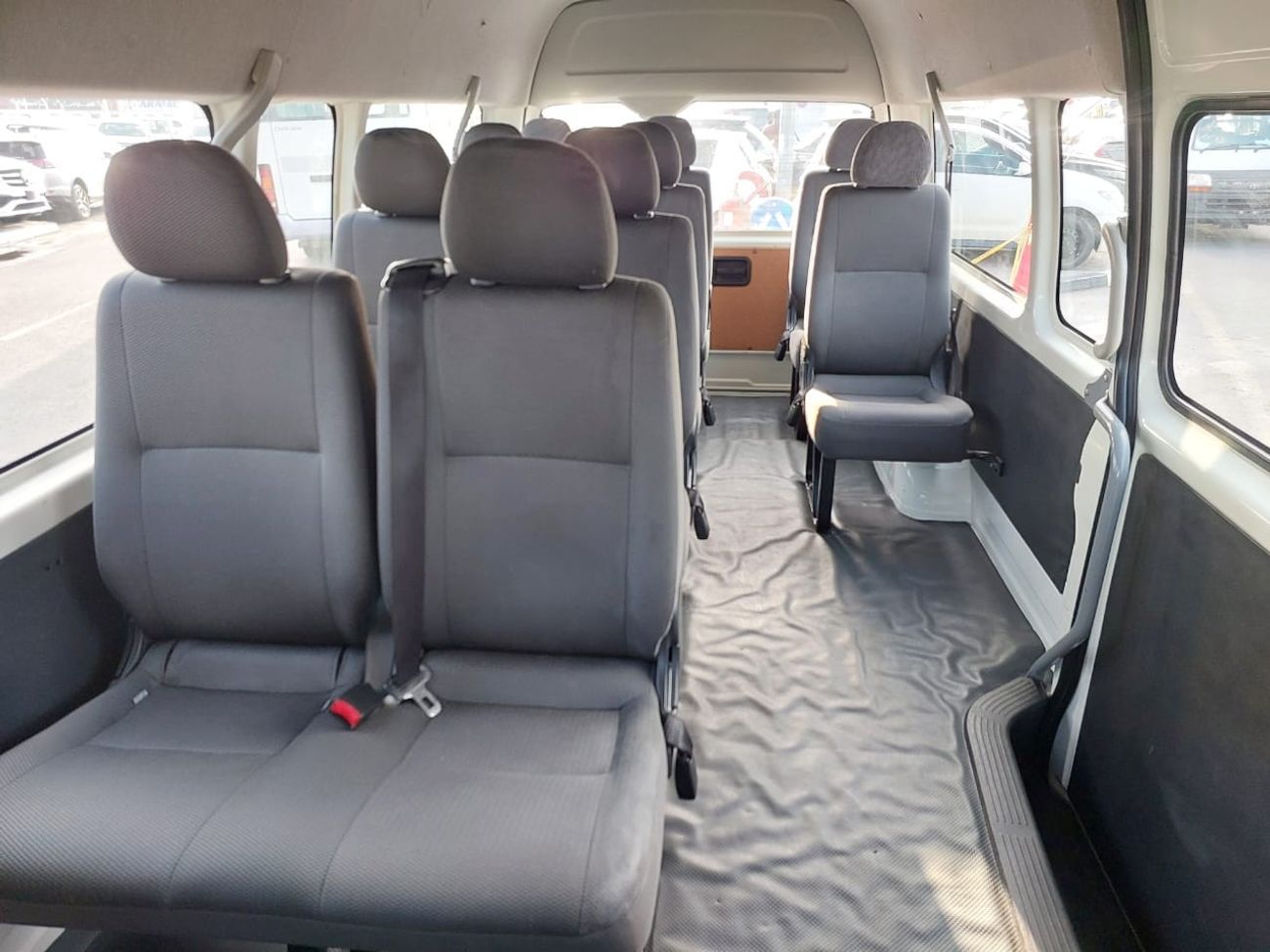 تويوتا هاياس TOYOTA HIACE COMMUTER VAN RHD 2019 MODEL 3.0 L DIESEL AUTOMATIC(PM39520)