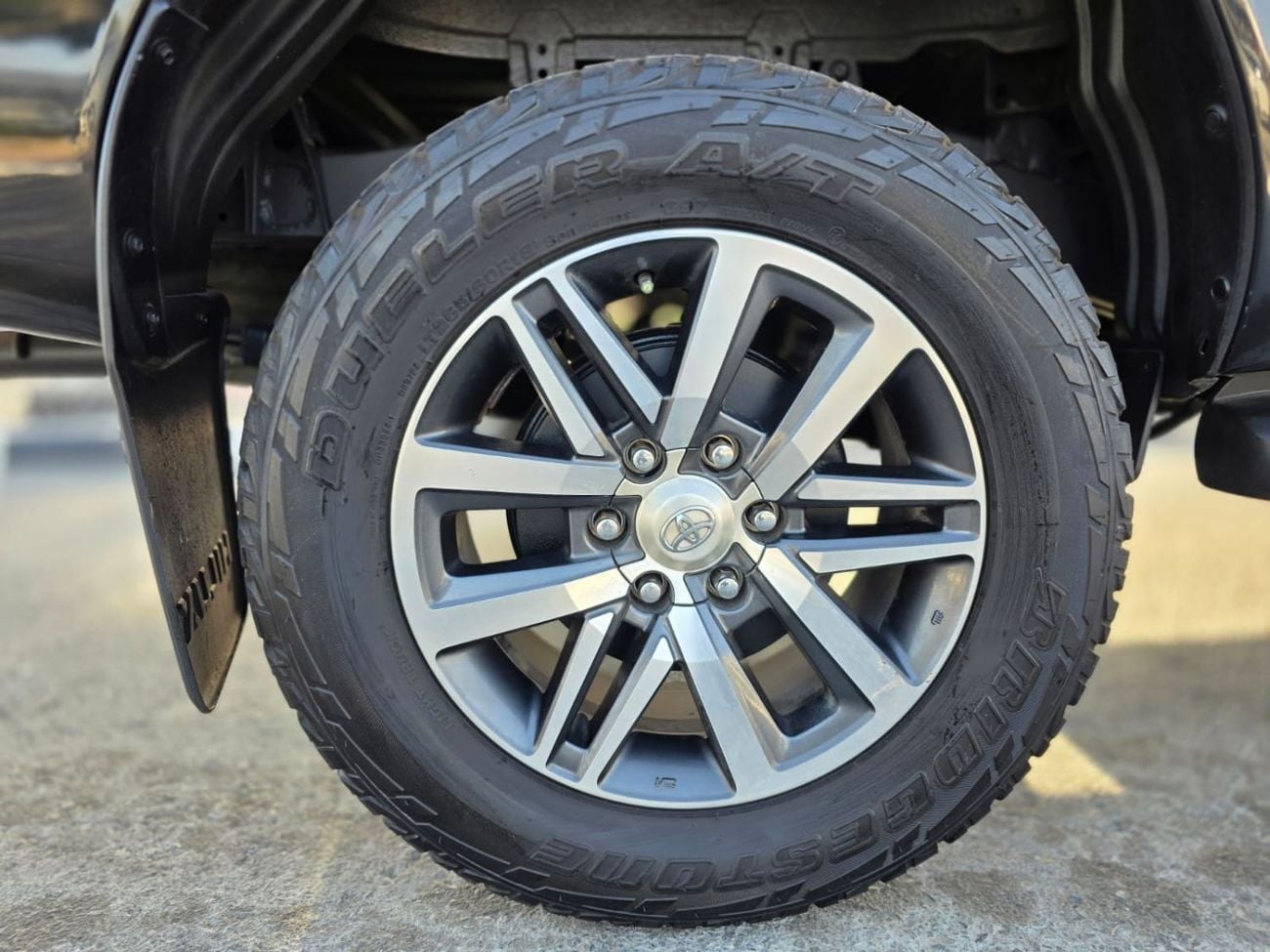 Toyota Hilux 2018 | 2.8L DIESEL | AT | RHD | SPORTS BAR | DOWNHILL ASSIST | CRUISE CONTROL