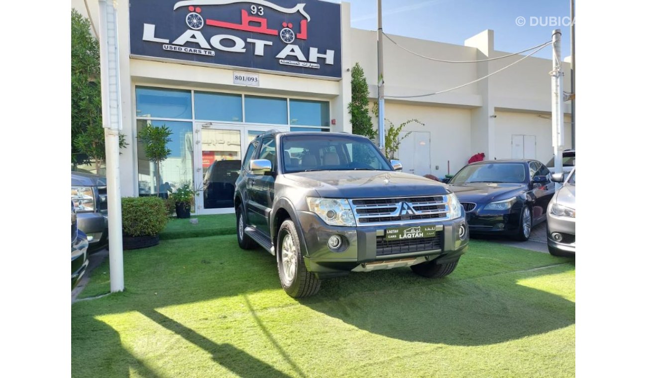 Mitsubishi Pajero Mitsubishi Bajero Model 2011 GCC COUPE coulour GREY  very good condition1