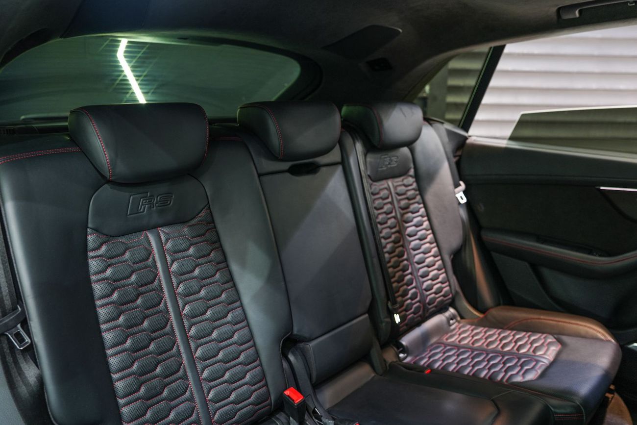 Audi RS Q8 TFSI quattro 4.0L Bang & Olufsen Audio, Carbon Fiber Inetrior, Panoramic Roof, Al Nabooda Service Pa