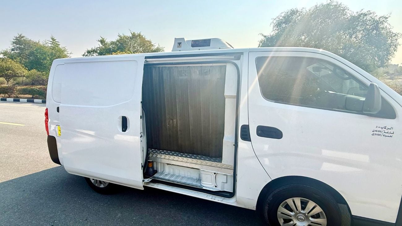 نيسان أورفان Panel Van Std 2.5L A/T (3 Seater) Petrol (5 Door)