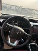 تويوتا هيلوكس 2.7L - Super White Inside Red