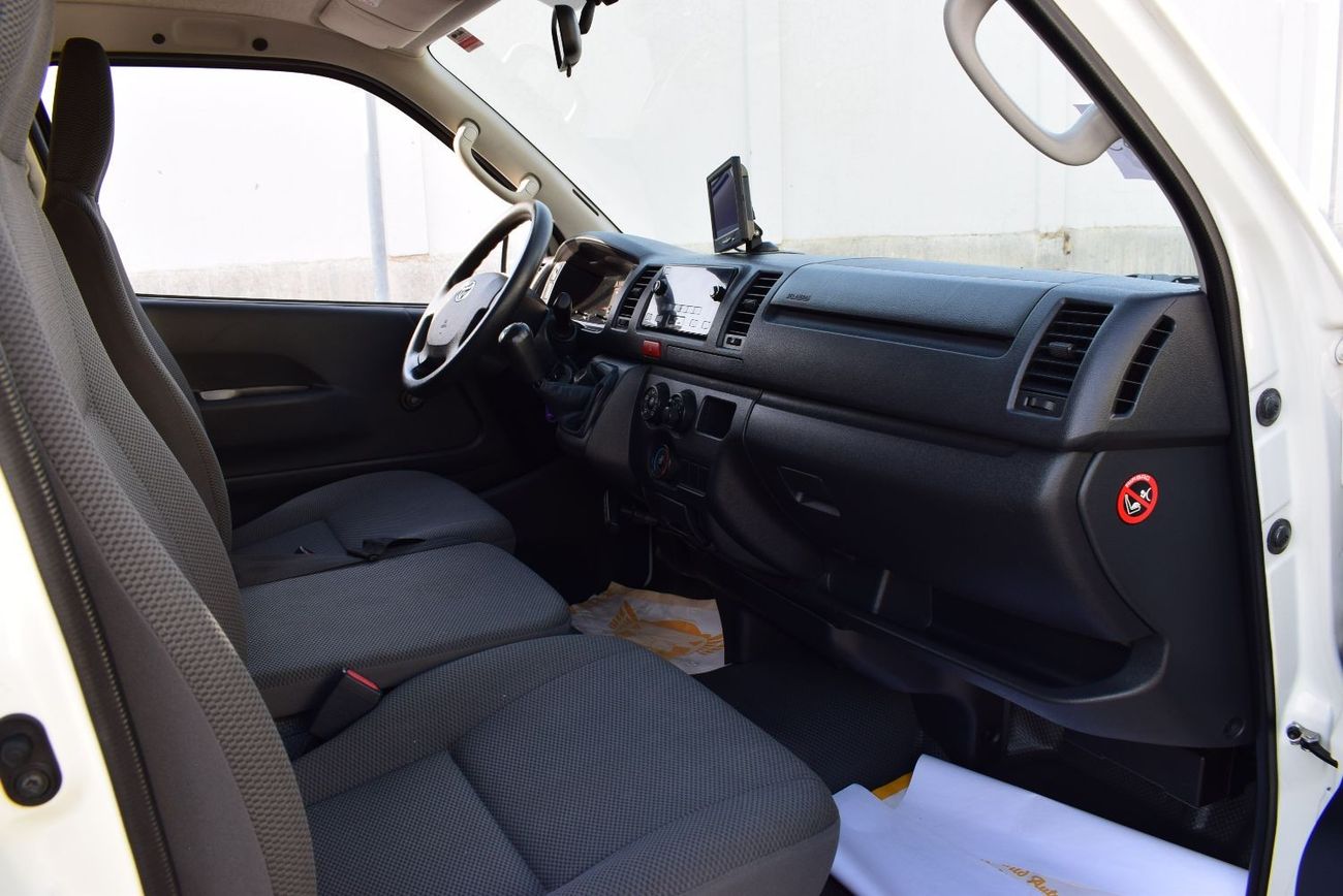 Toyota Hiace GL - Standard Roof Toyota Hiace Std Roof Van, model:2021. free of accident with low mileage