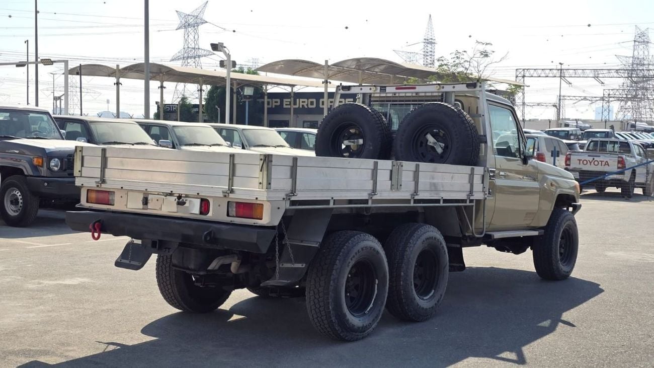 تويوتا لاند كروزر بيك آب TOYOTA LC79 6x6 SINGLE CABIN 4.0L MT  2015 MODEL YEAR BEIGE