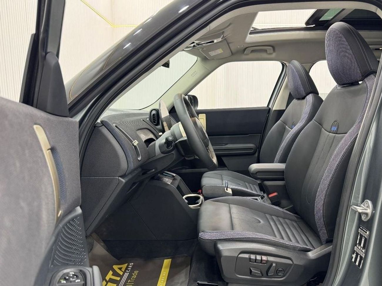 Mini Countryman Std 2024 MINI Countryman C, Feb 2027 MINI Warranty + Service Pack, Low Kms, GCC