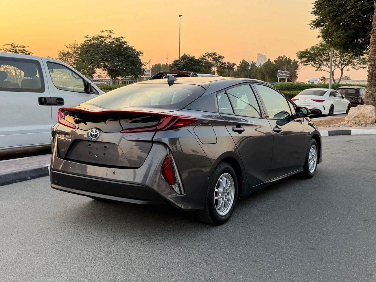 Toyota Prius 2022 PRIME PLUG IN HYBRID HEV Limited 1.8L FULL OPTION CANADA SPEC