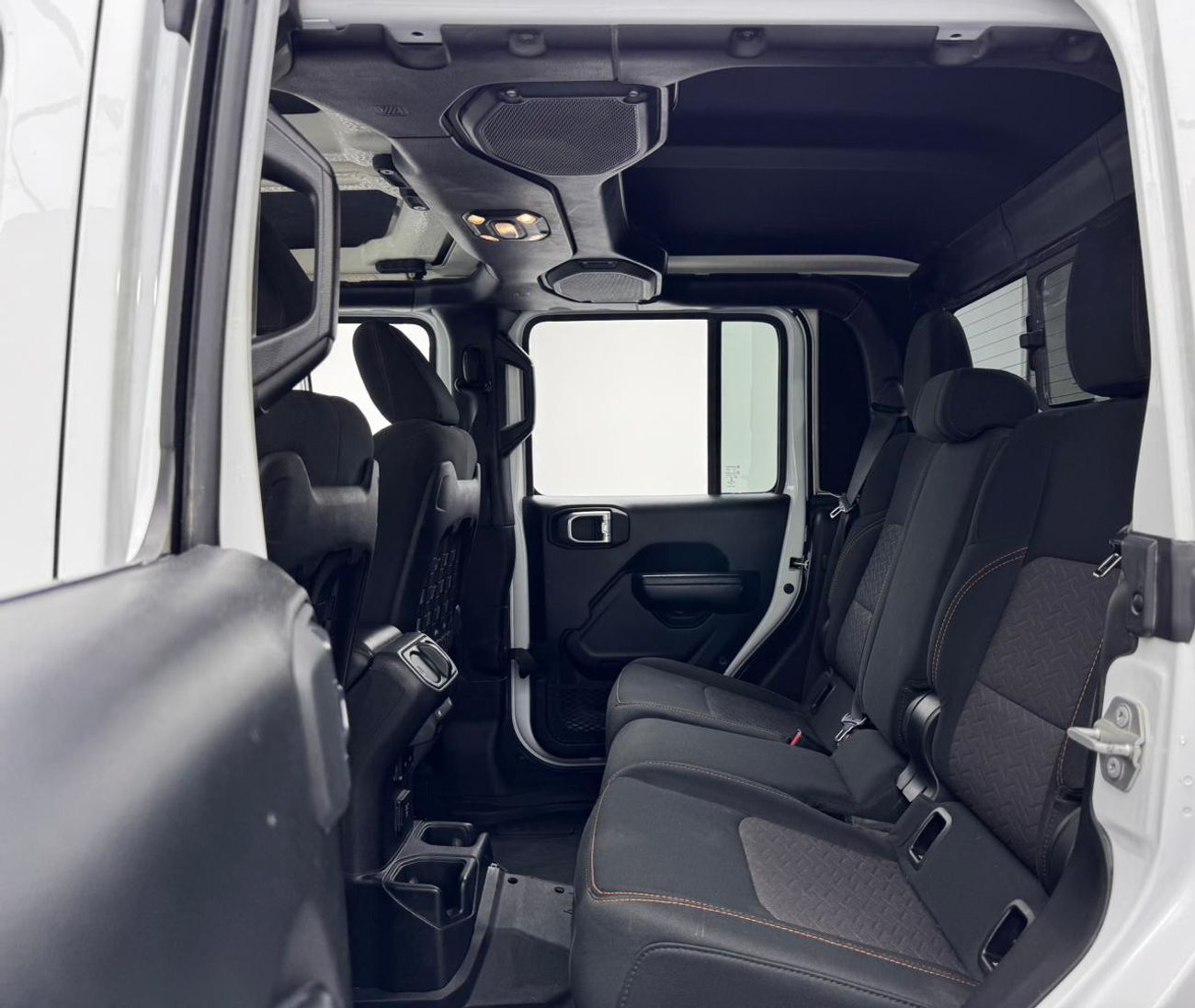 Jeep Gladiator Sand Runner 3.6L 2021 Jeep Gladiator Sand Runner, 2026 Jeep Warranty, Jeep Service History, GCC