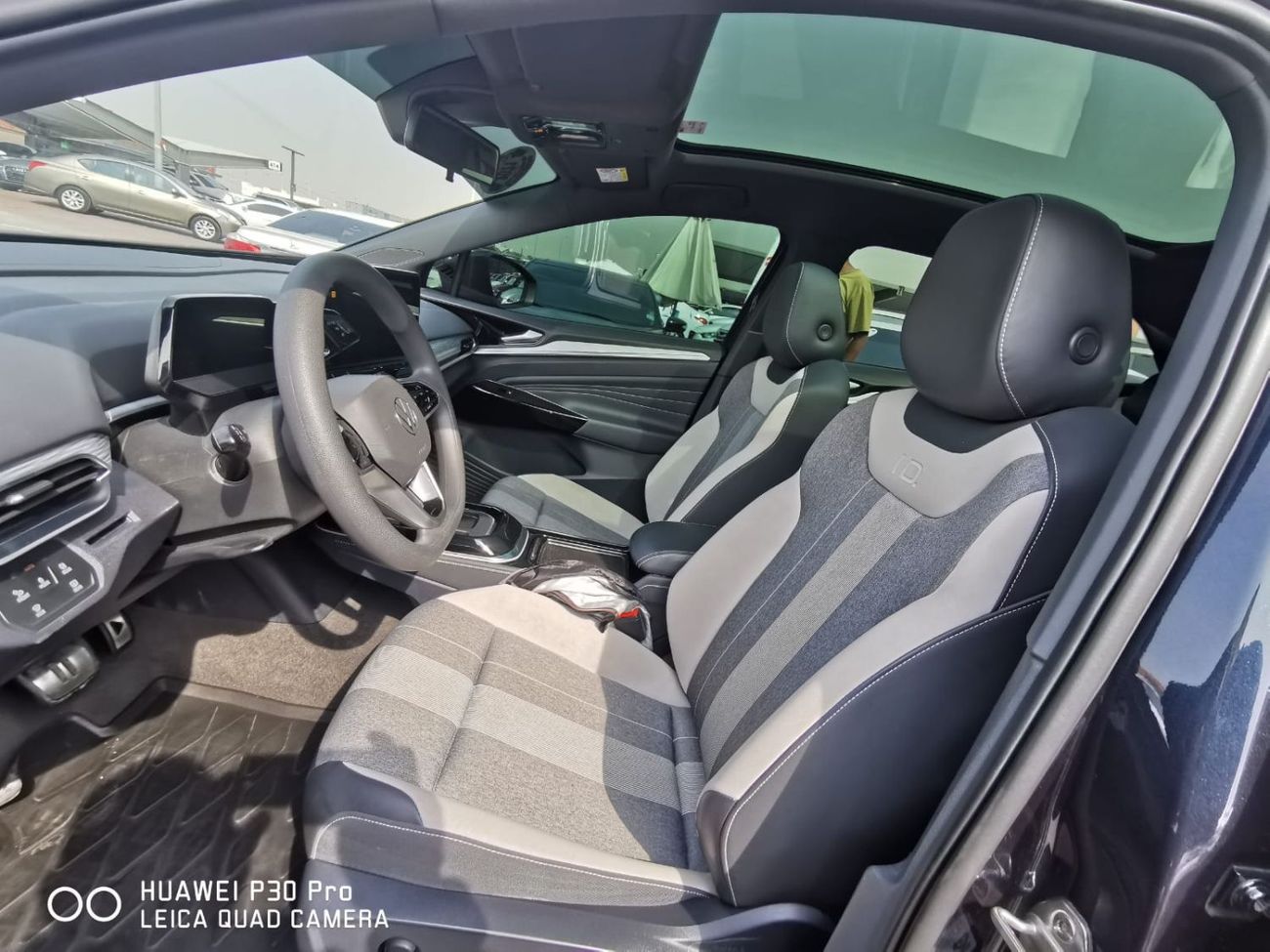 فولكس واجن ID.4 خليجي كهربا فول اوبشن فتحه سقف