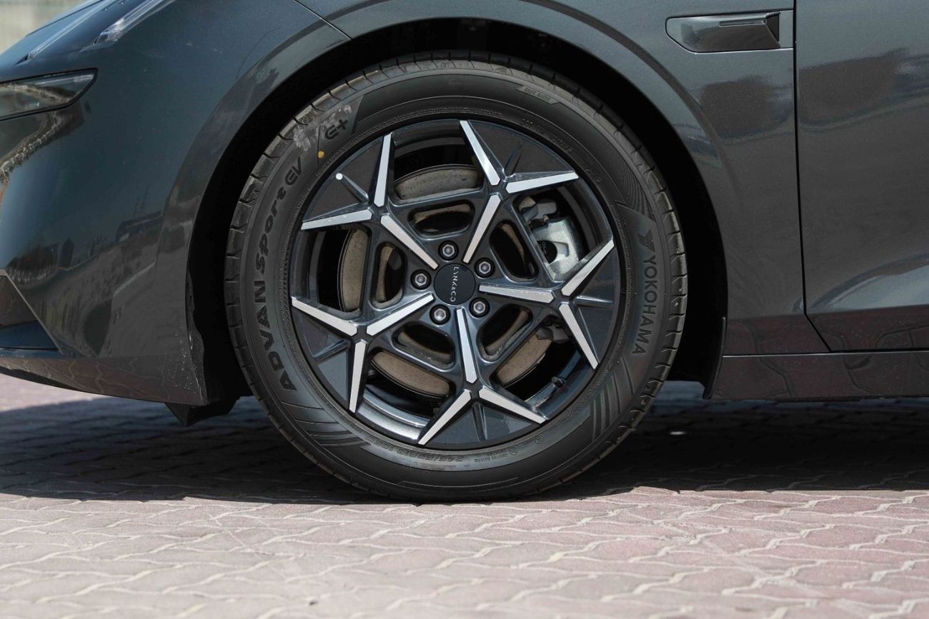 Lynk & Co Z10 2024 LYNK & CO Z10 MAX - GREY inside BROWN | Export Price