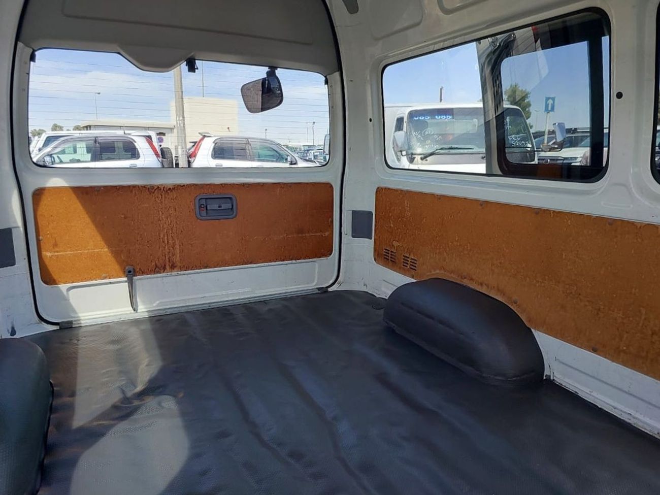 Toyota Hiace TOYOTA HIACE VAN RHD 2010 MODEL 3.0 L DIESEL AUTOMATIC(PM06521)