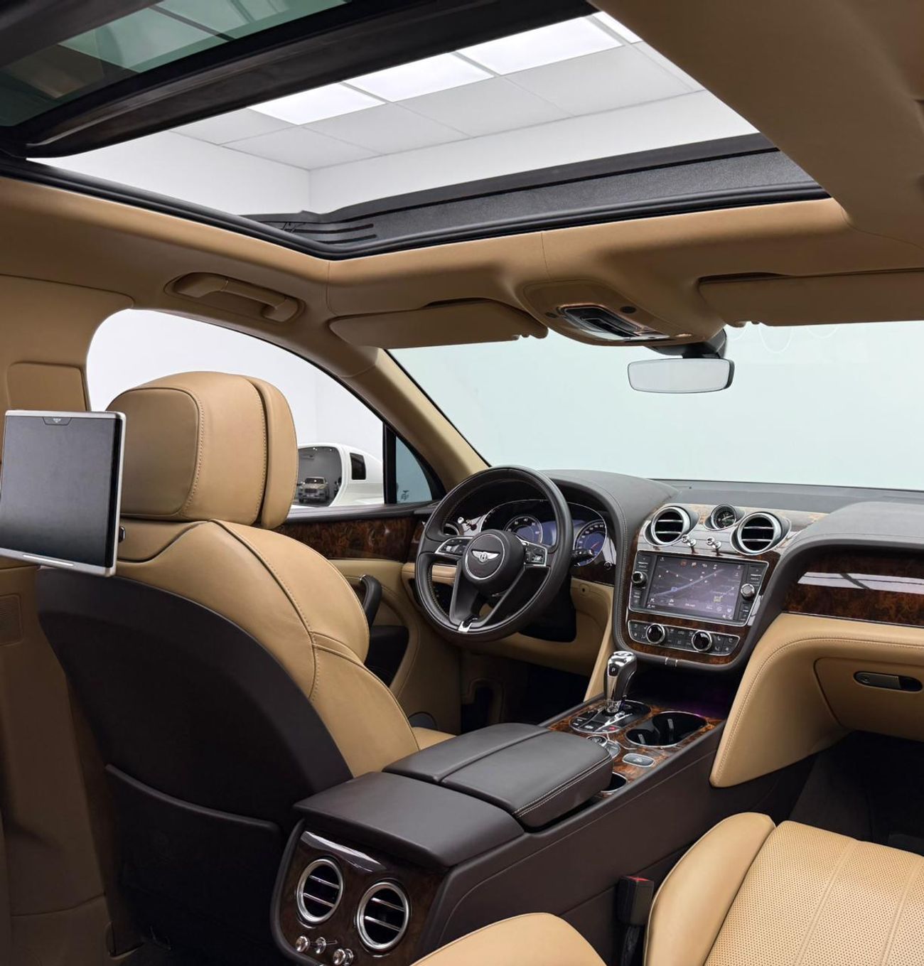 بنتلي بينتايجا 2018 Bentley Bentayga W12, Full Bentley Service History, Fully Loaded, Excellent Condition, GCC